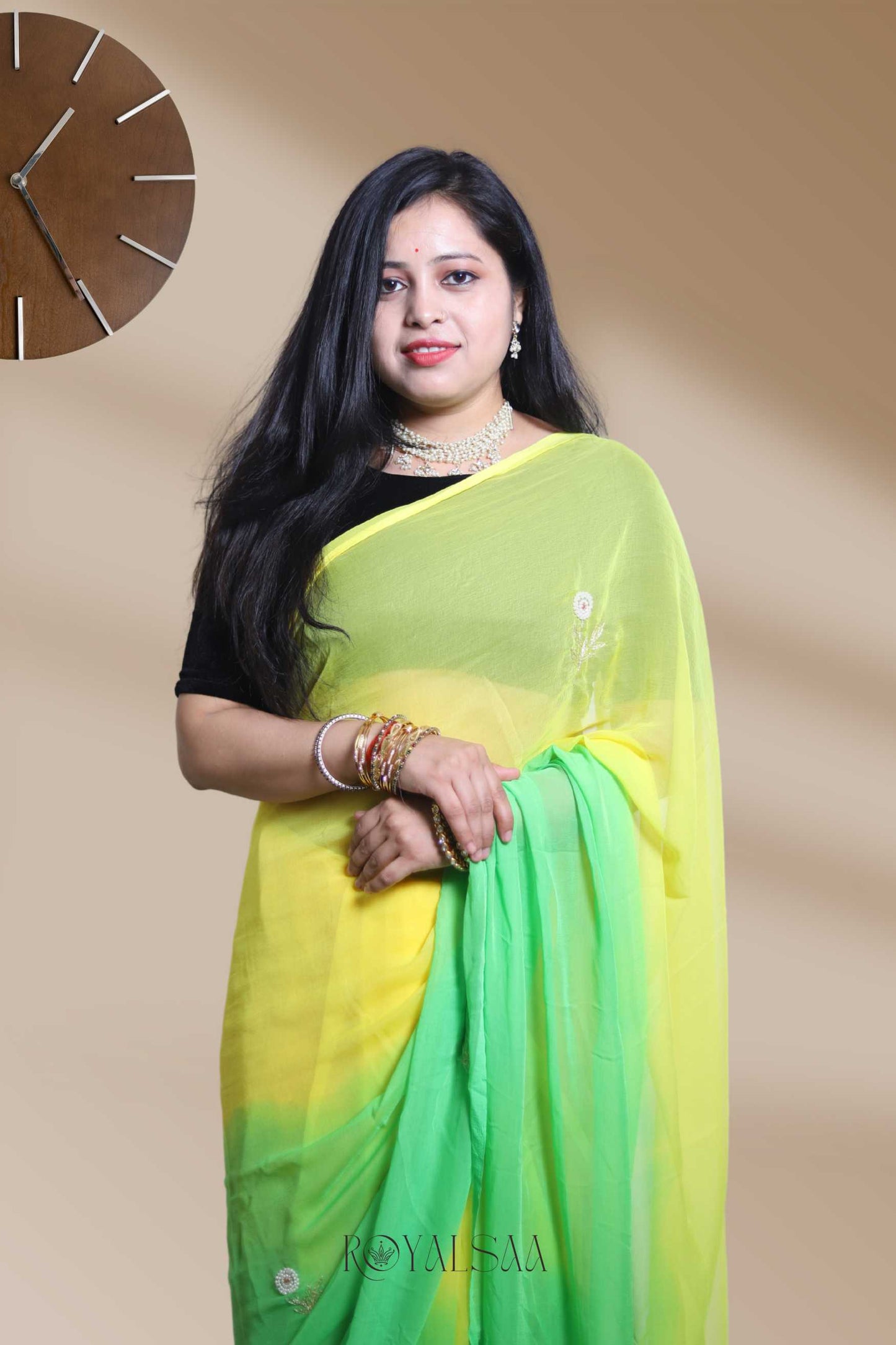 "Butti Elegance Saree – Over 30 Handcrafted Motifs"