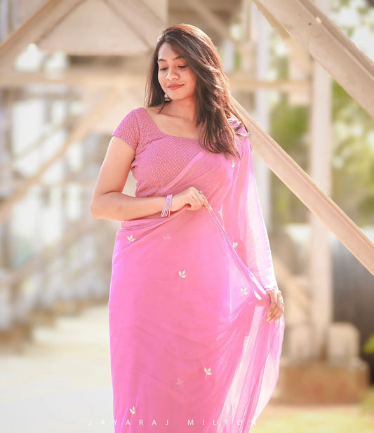 Butti Saree – Elegant Handcrafted Butti Detailing