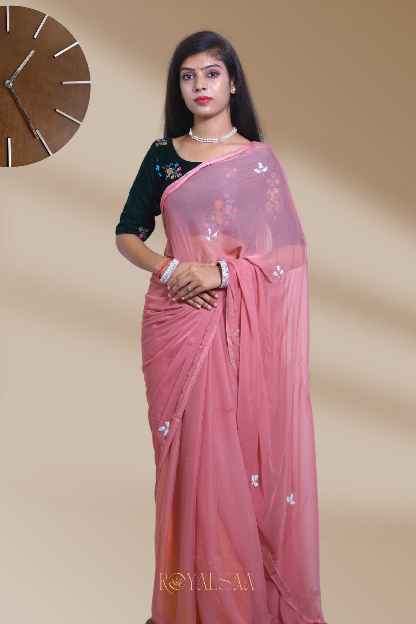 Butti Saree – Elegant Handcrafted Butti Detailing