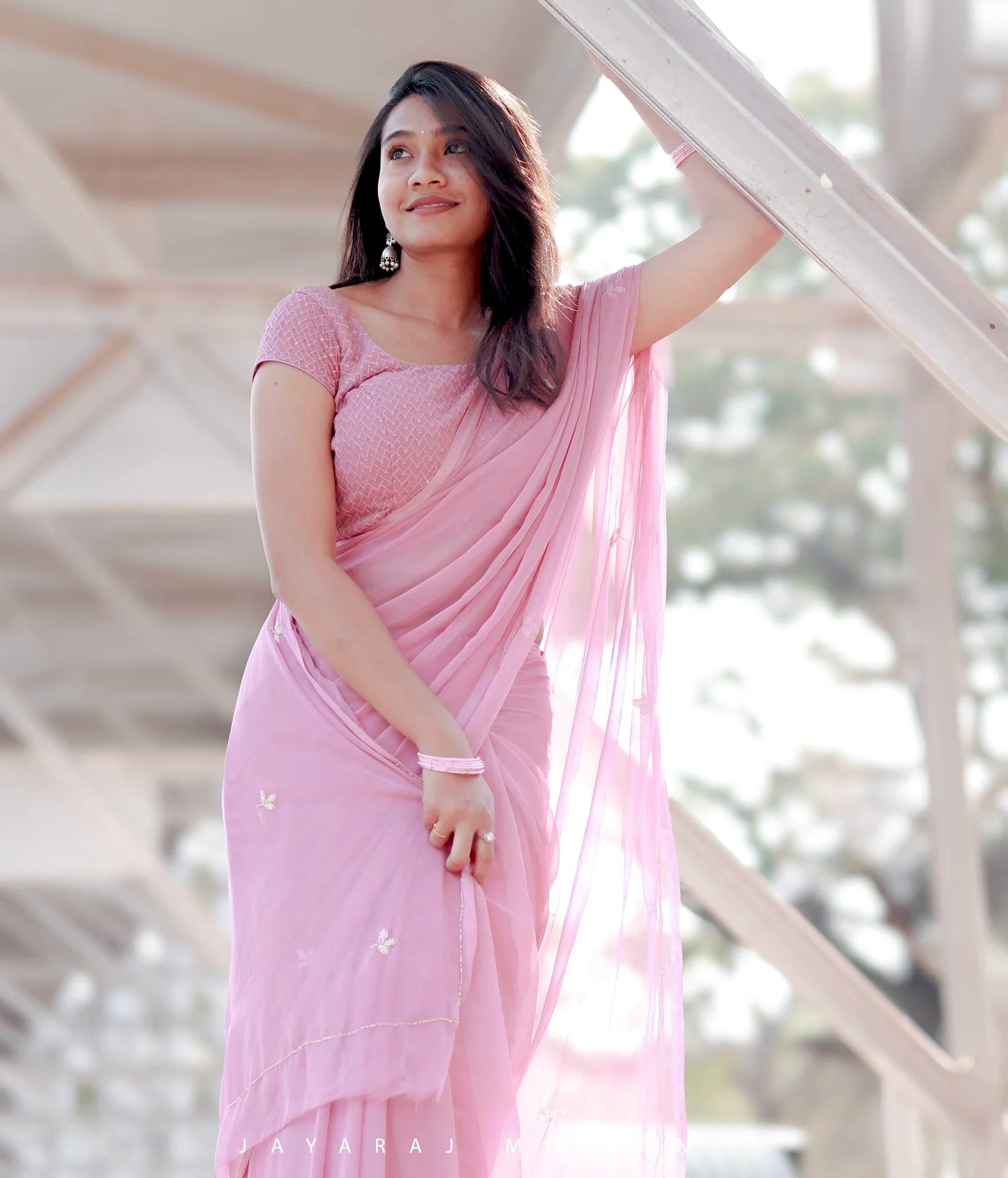 Butti Saree – Elegant Handcrafted Butti Detailing