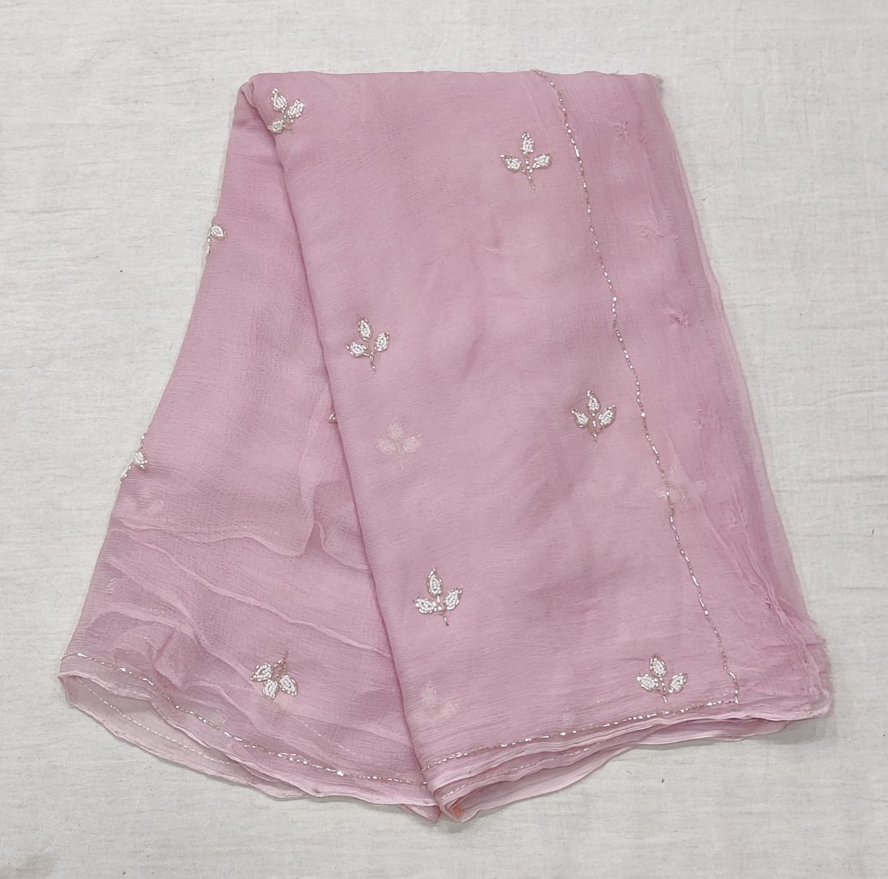 Butti Saree – Elegant Handcrafted Butti Detailing